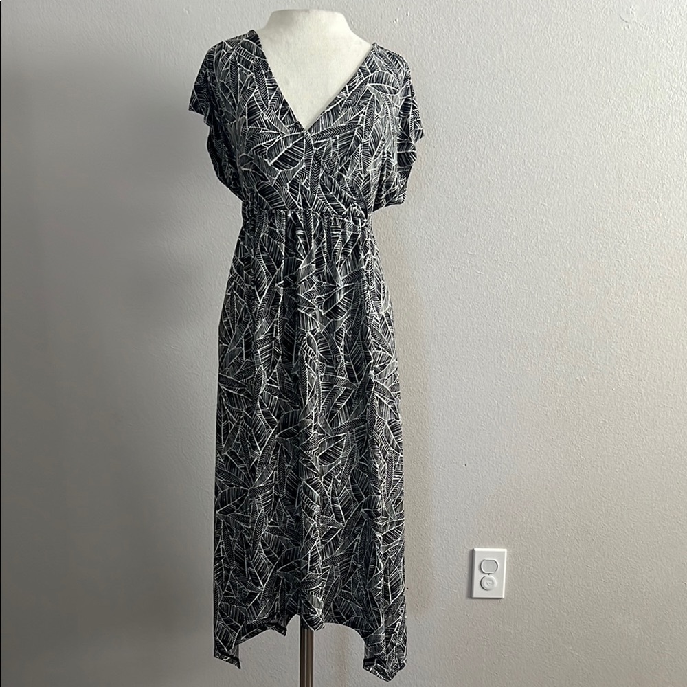 Motherhood Maternity Black and White Leaf Print Dress